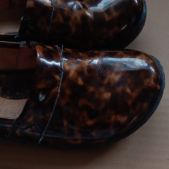 b.o.c. Tortoiseshell Pattern Mules - Picture 2 of 8